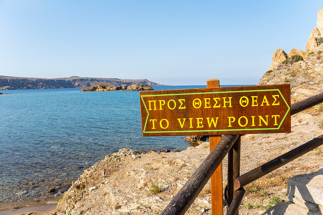Schild für Weg zum Aussichtspunkt am Palmenstrand von Vai, Osten Kreta, Griechenland