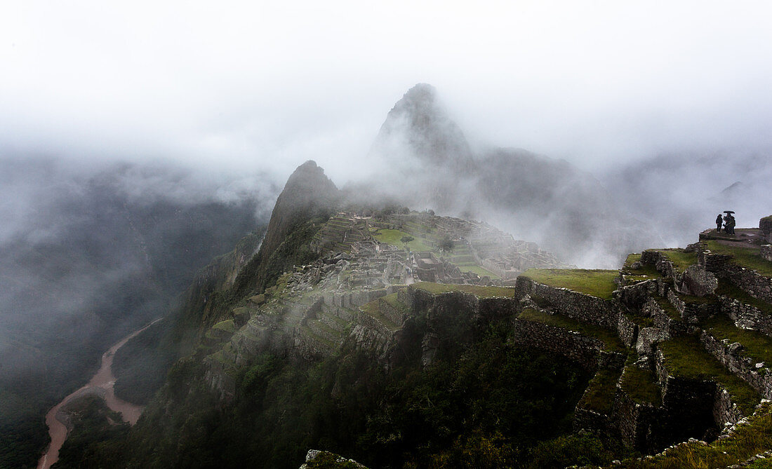 Macchu Picchu, Peru - 1. Januar 2012: Herlicher Panoramablick auf die Inka-Zitadelle Machu Picchu