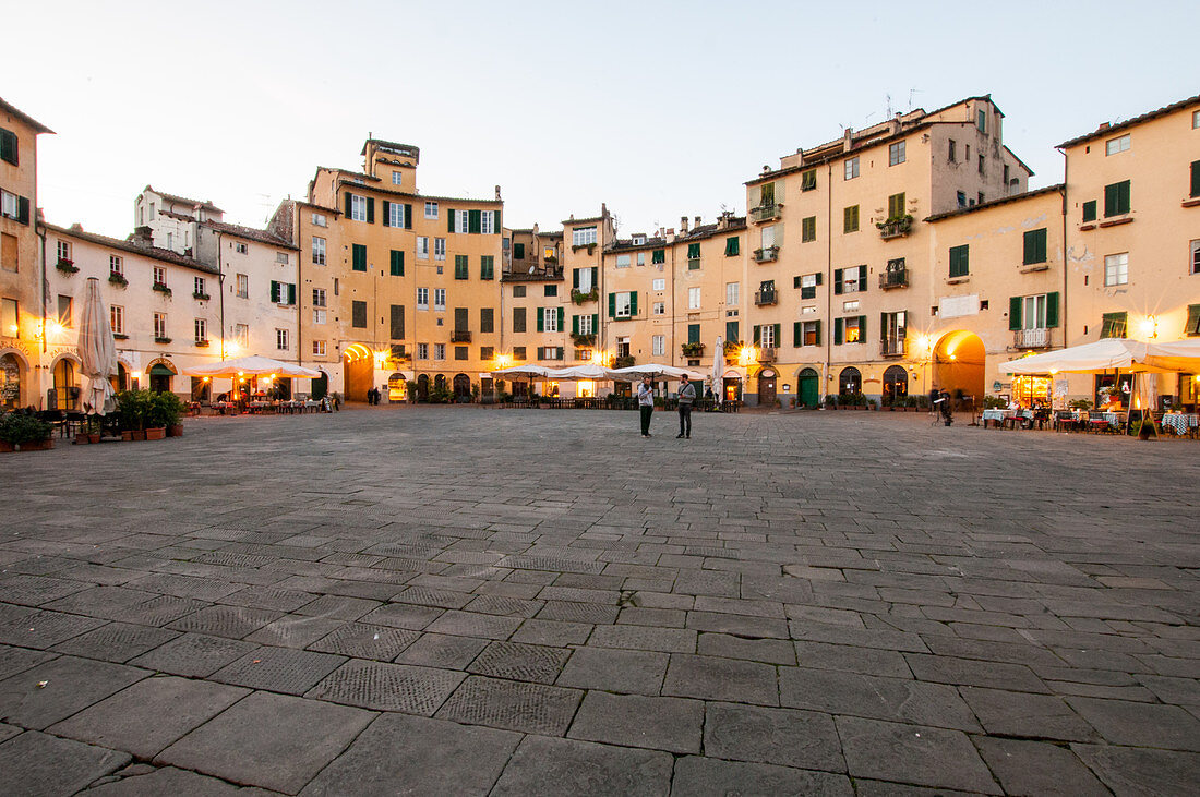 PIazza Anfiteatro ( Amphytheater circus ) is a special city square built on a roman amphyteather