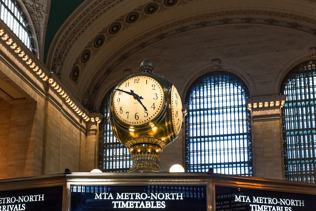 Uhr in der Grand Central Station, New York City, USA