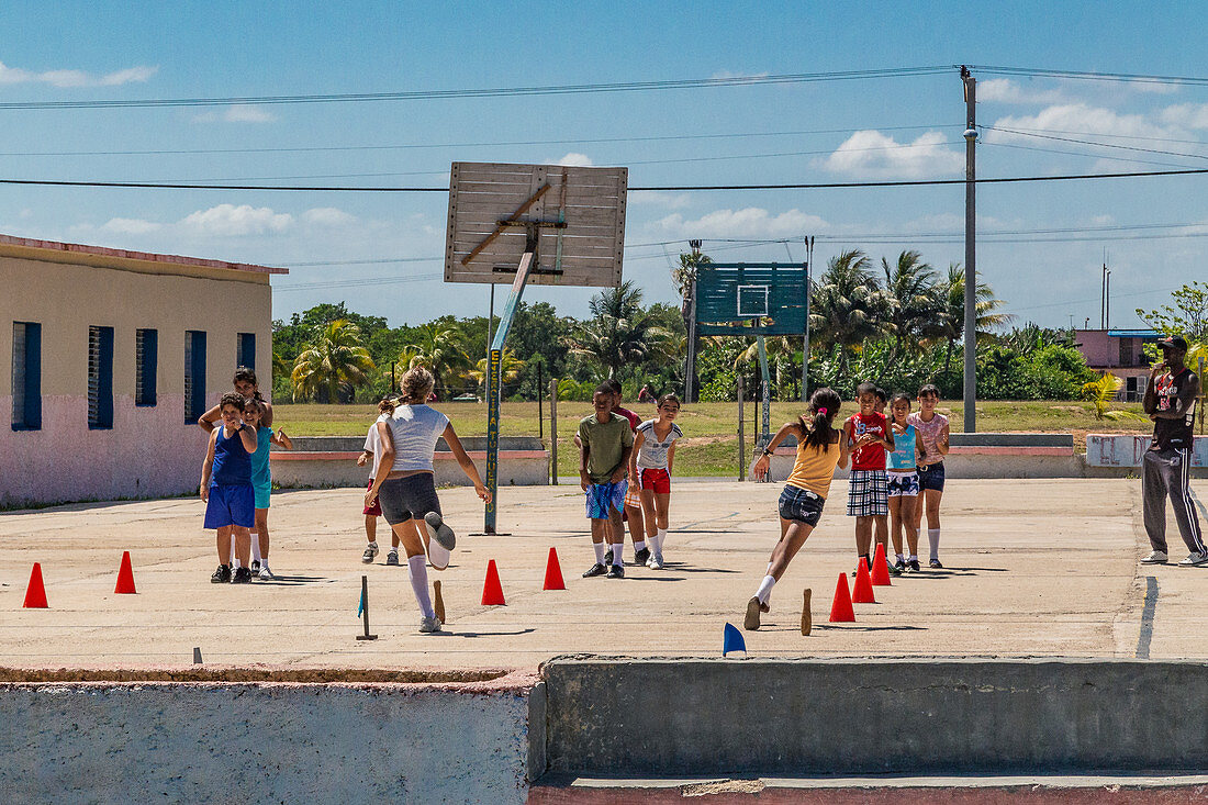 Schüer doing school sports, Varadero, Cuba
