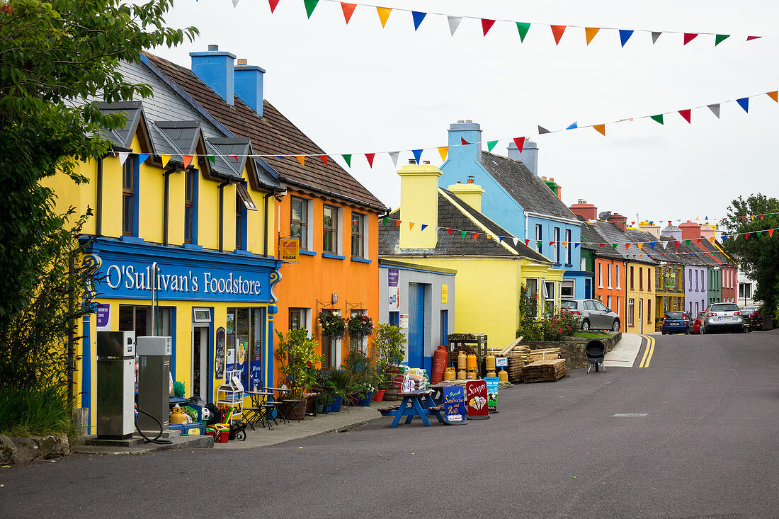 Bunte Häuser in Eyeries, Grafschaft Cork, Irland