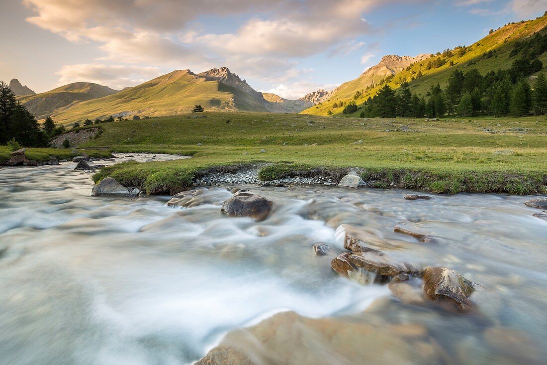 Frankreich, Alpes-de-Haute-Provence, Nationalpark Mercantour, Haute-Hubaye, Tal von Fourane, der Fluss Hubayette