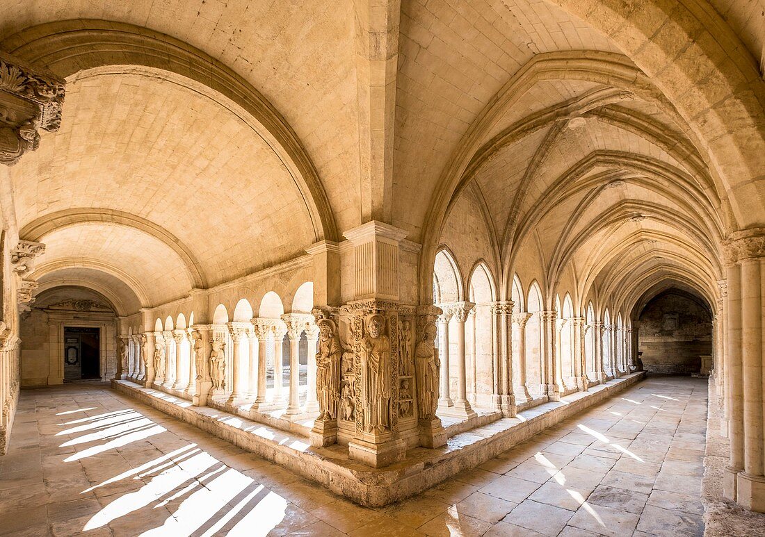 Frankreich, Bouches-du-Rhône, Arles, Saint Trophime-Kirche aus dem 12.-15. Jahrhundert, UNESCO Weltkulturerbe, der Kreuzgang