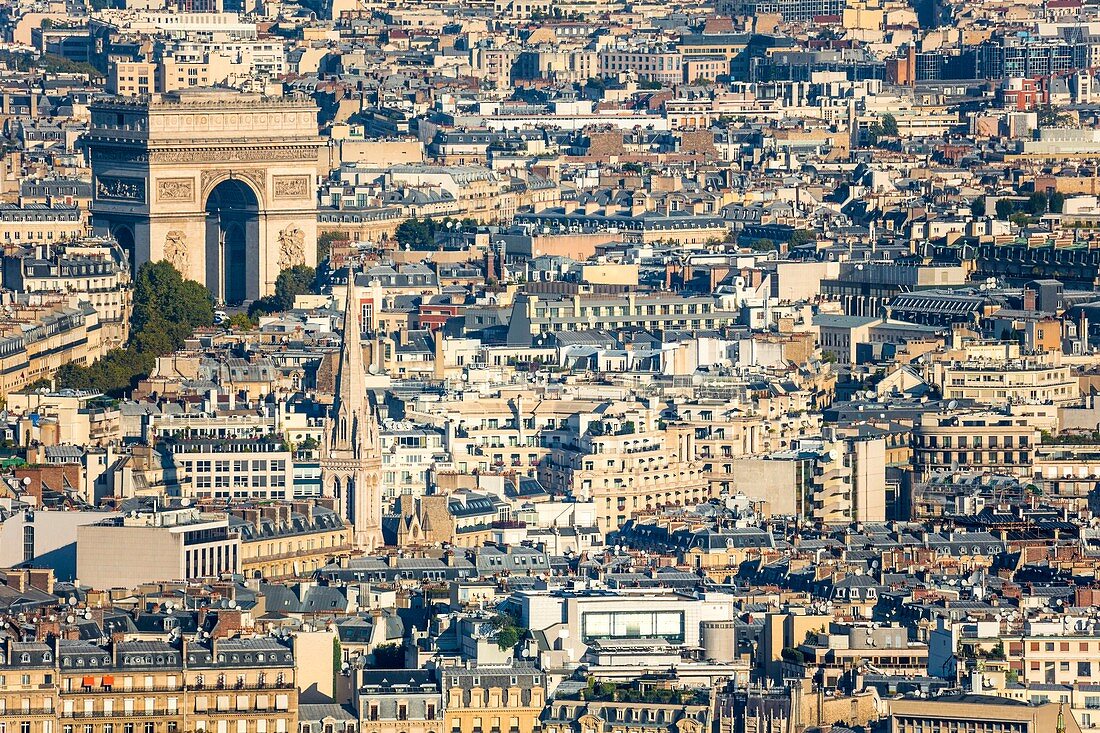 Frankreich, Paris, Panoramablick mit dem Arc de Triomphe