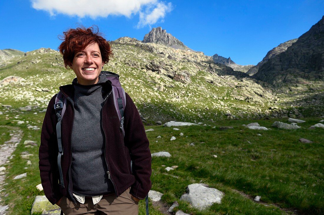 Frankreich, Alpes-Maritimes, Nationalpark Mercantour, Vallée des Merveilles, Nicoletta Bianchi, PhD der Vorgeschichte, Autorin einer Dissertation über den archäologischen und chronologischen Kontext protohistorischer Gravuren in der Region des Mont Bégo.