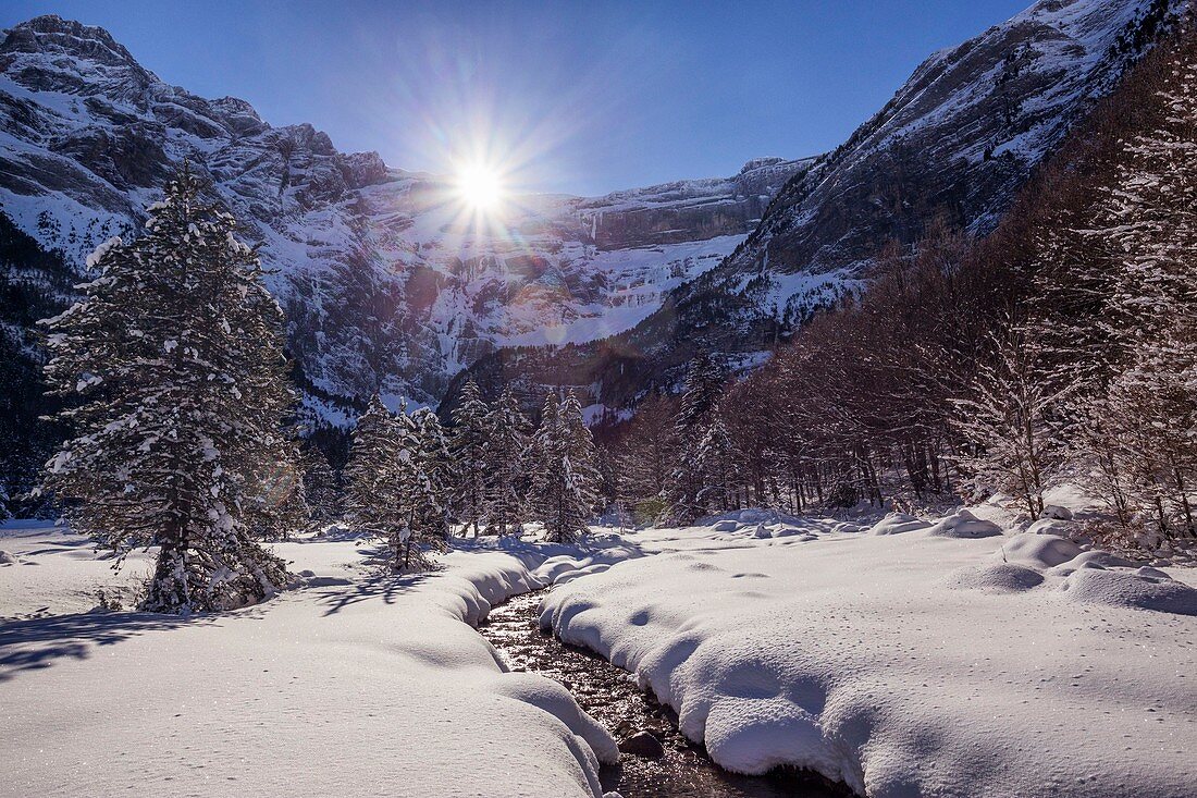 Frankreich, Hautes-Pyrénées, Parc National des Pyrénées (Nationalpark der Pyrenäen), Cirque de Gavarnie, UNESCO Weltkulturerbe