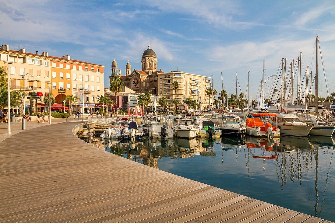 France, Var, Saint Raphaël, the old harbor and the Basilica Notre-Dame of Victoire