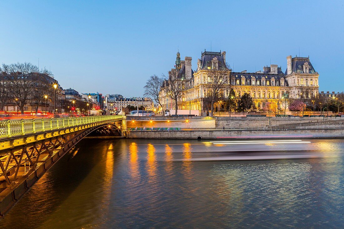 France, Paris, area listed as World Heritage by UNESCO, Arcole Bridge and the City Hall of Paris