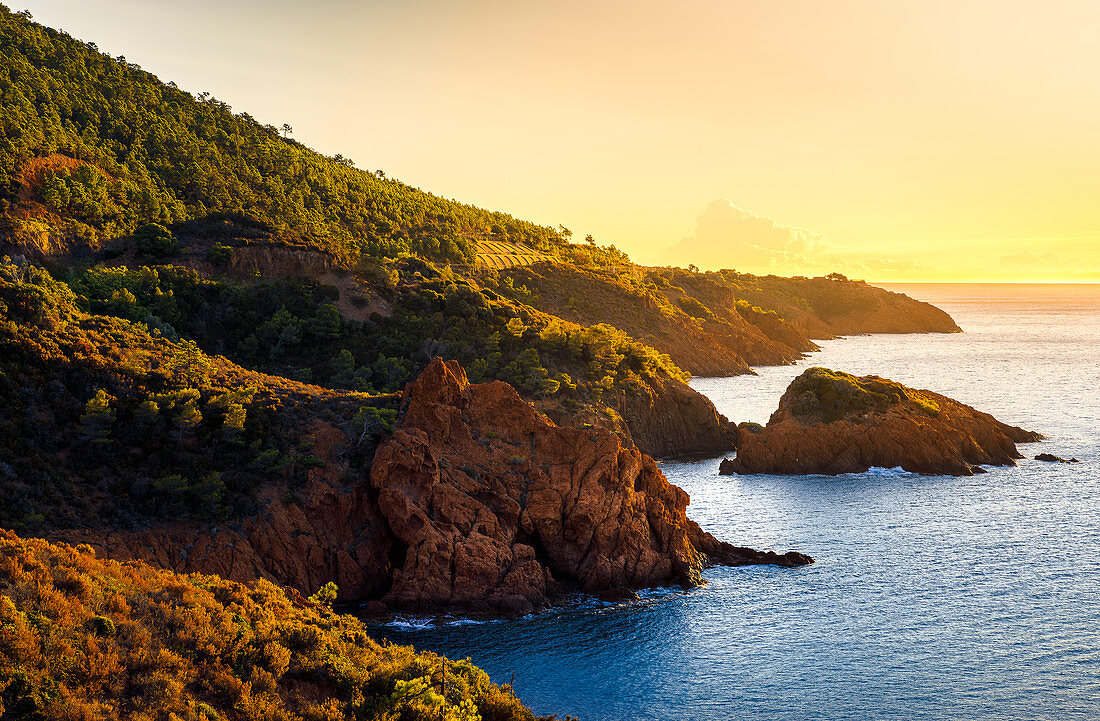 Coastal section on the Esterel Mountains, Var, Provence-Alpes-Côte d'Azur, French Riviera, France