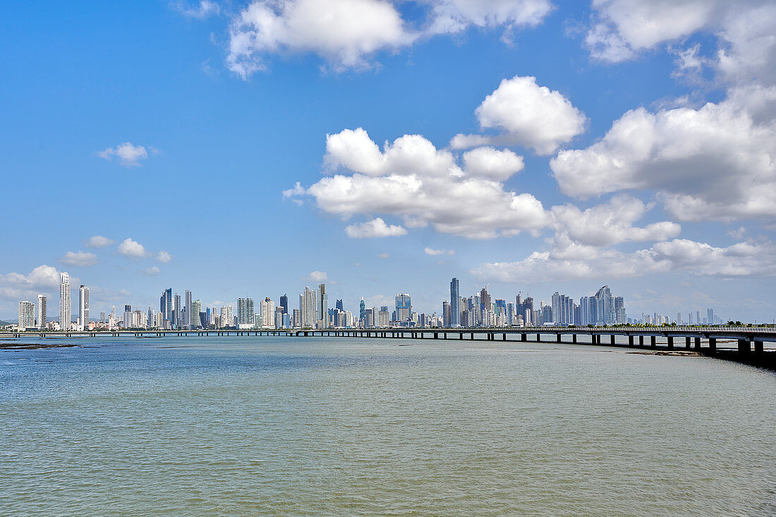 Blick auf die Skyline von Panama City, Panama, Mittelamerika