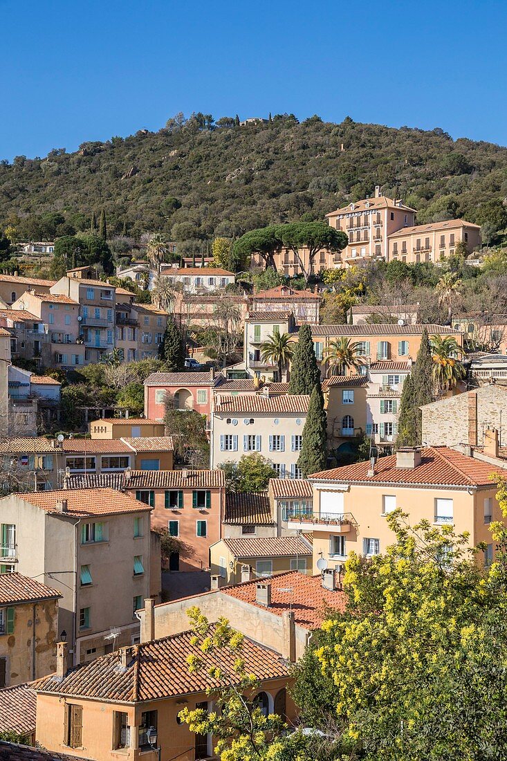 Frankreich, Var, Bormes-les-Mimosas, Ausgangsort bei Kilometer 0 auf der 130 km langen Touristenroute der Route du Mimosa