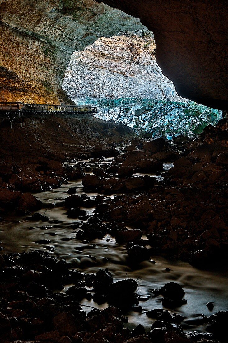 Frankreich, Ariege, kennzeichnet als Grands Sites de Midi-Pyrénées, Regionaler Naturpark Pyrénées Ariégeoises, Le Mas-d'Azil, Inneres der Höhle von Mas d'Azil