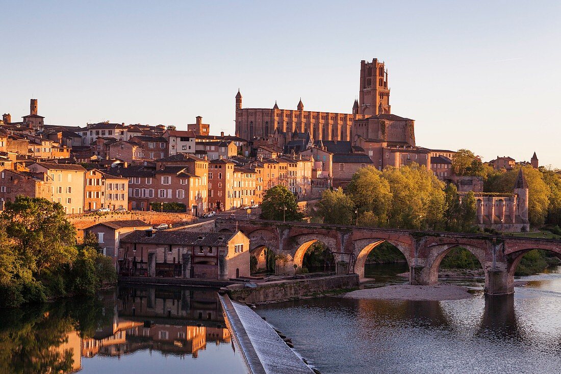 France, Tarn, Albi, the episcopal city, listed as World Heritage by UNESCO, Sainte Cecile cathedral and old bridge over the Tarn