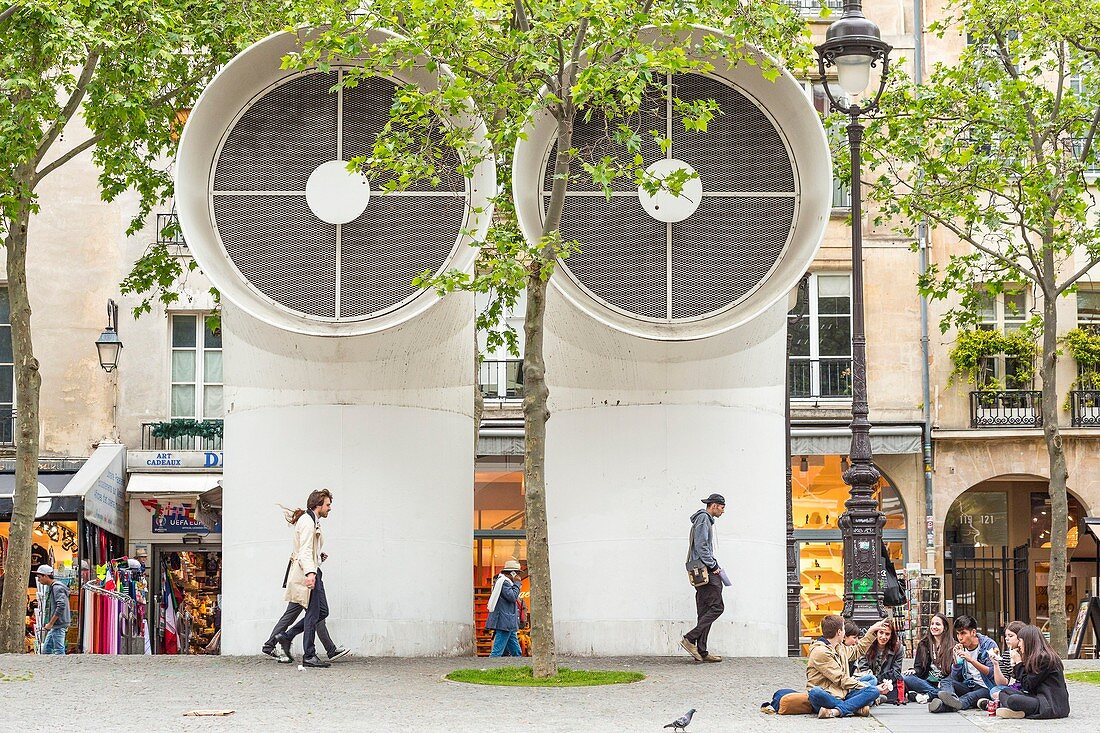 France, Paris, Place Georges Pompidou, Beaubourg square, apertures of Center Pompidou (Georges Pompidou National Center of Art and Culture)