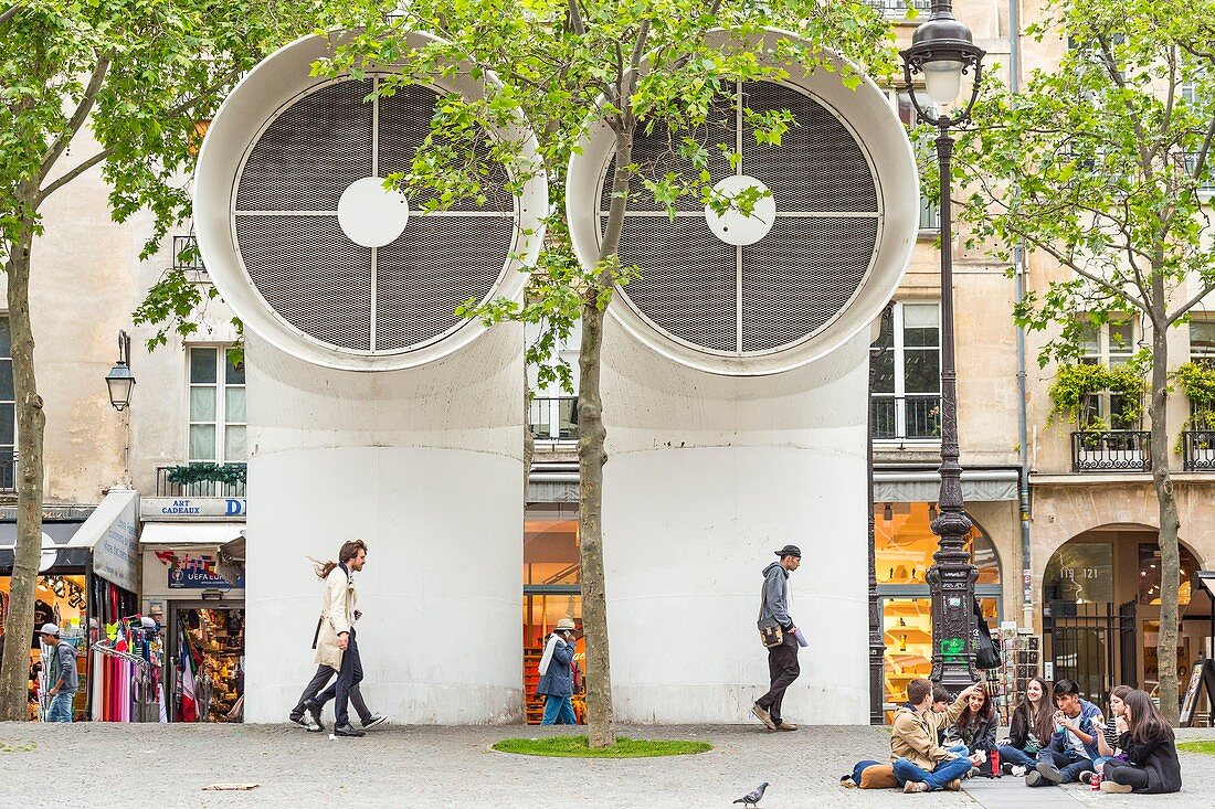 Frankreich, Paris, Place Georges Pompidou, Beaubourg-Platz, Öffnungen des Centre Pompidou (Nationales Zentrum für Kunst und Kultur Georges Pompidou)