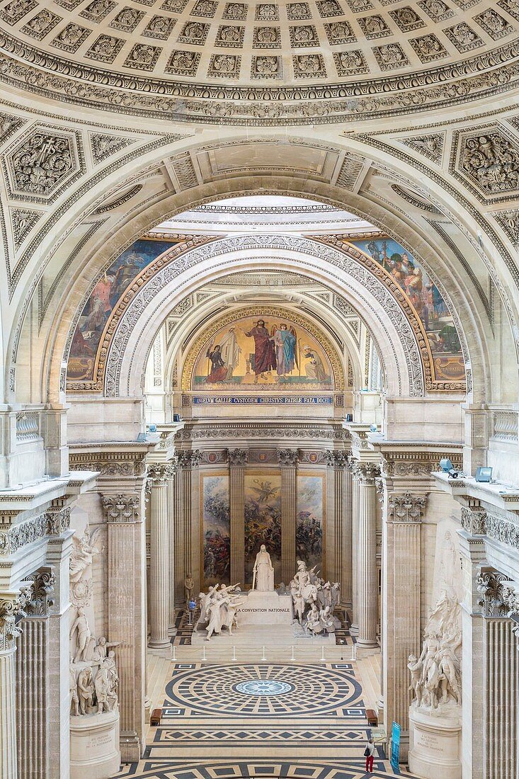 Frankreich, Paris, Quartier Latin, Pantheon im neoklassizistischen Stil, Skulptur Der Nationalkonvent des Künstlers François-Léon Sicard mit dem von Edouard Detaille gemalten Triptychon Vers la gloire im Hintergrund