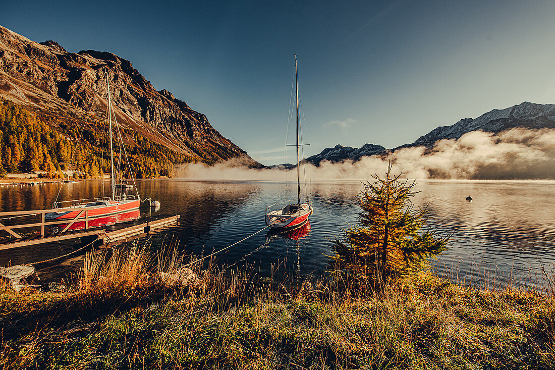 Silsersee bei Sonnenaufgang im Oberengadin, Sankt Moritz im Engadin, Schweiz\n