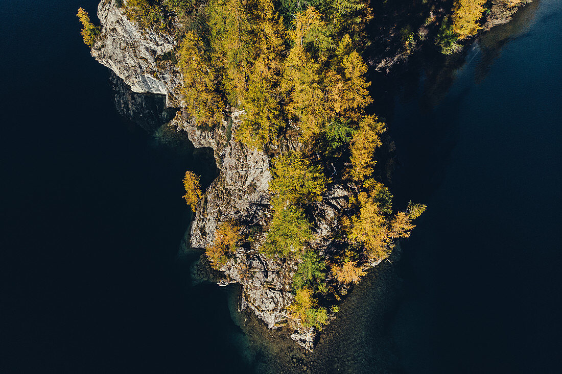Inseln im Silsersee bei Sonnenaufgang, Oberengadin, Sankt Moritz im Engadin, Schweiz, Europa