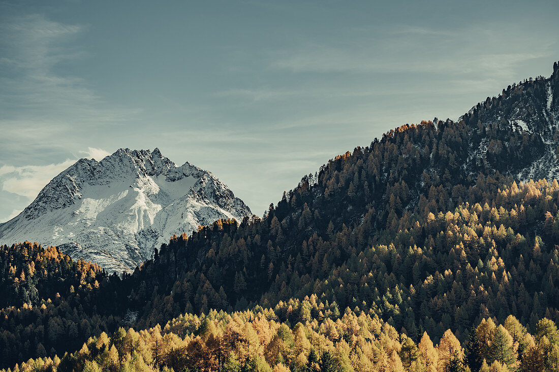 Herbstliche Berglanschaft im Oberengadin, Engadin, Schweiz, Europa