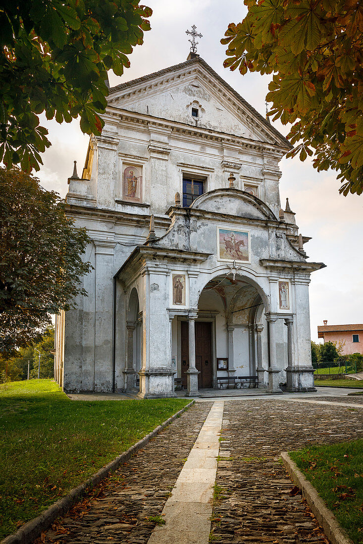 Kirche von Viggiona, Lago Maggiore, Piemont, Italien