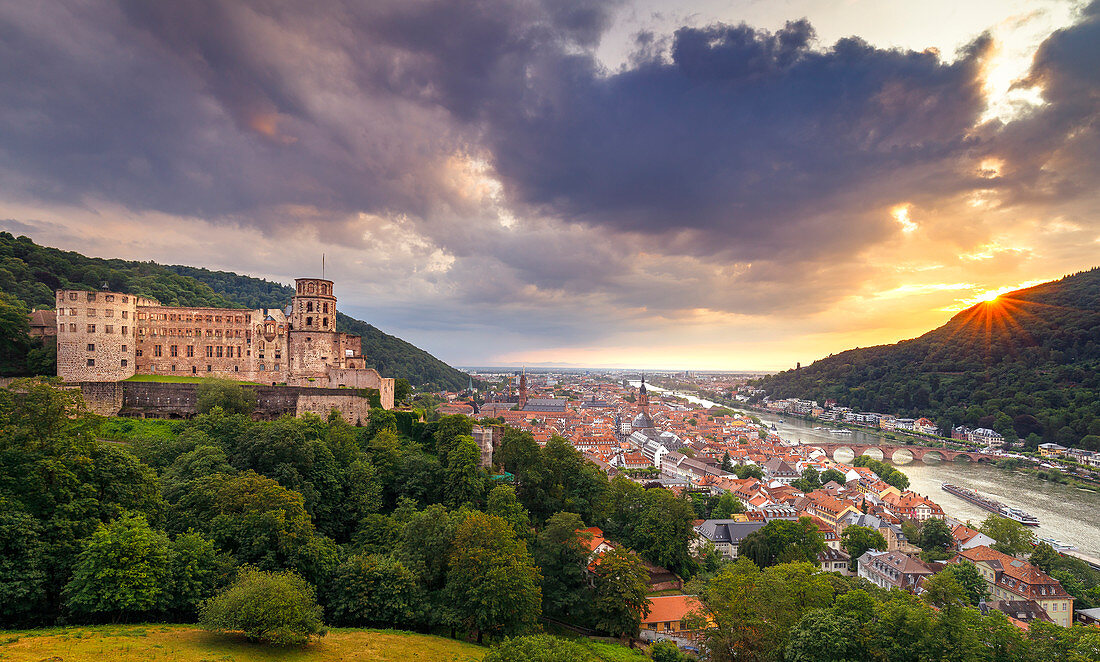 Schloss Heidelberg mit Altstadt, Blick von der Scheffelterrasse, Heidelberg, Baden-Würtemberg, Deutschland