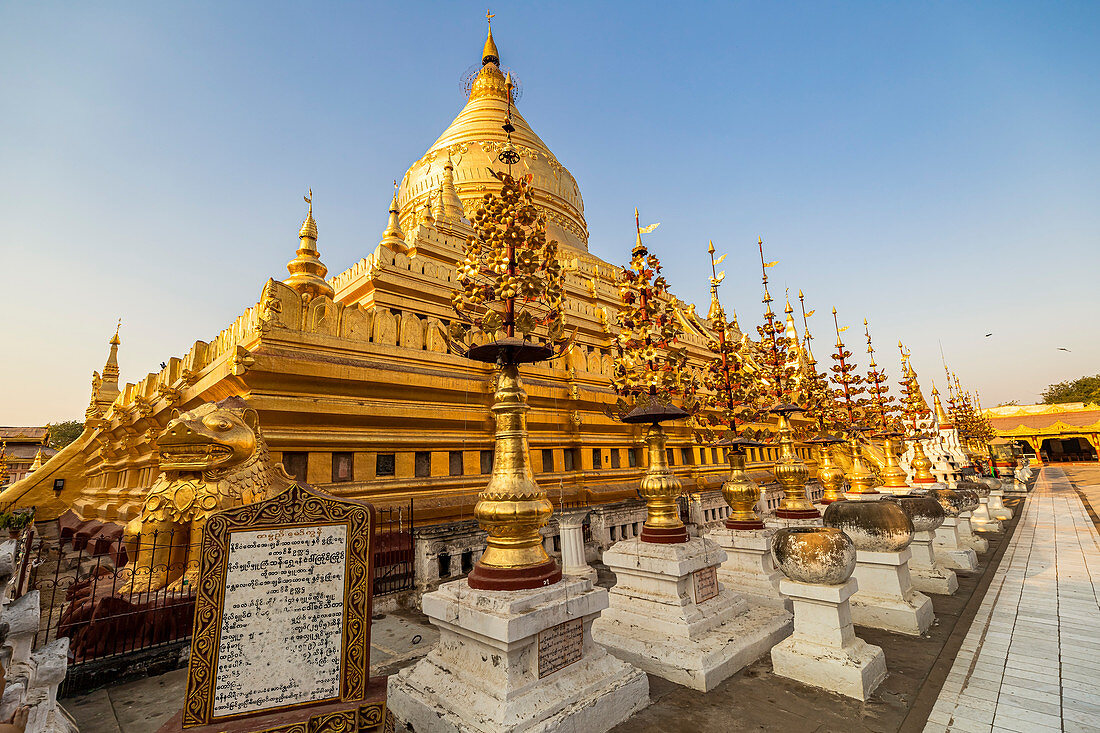 Goldene Shwezigon Pagode, Bagan, Myanmar