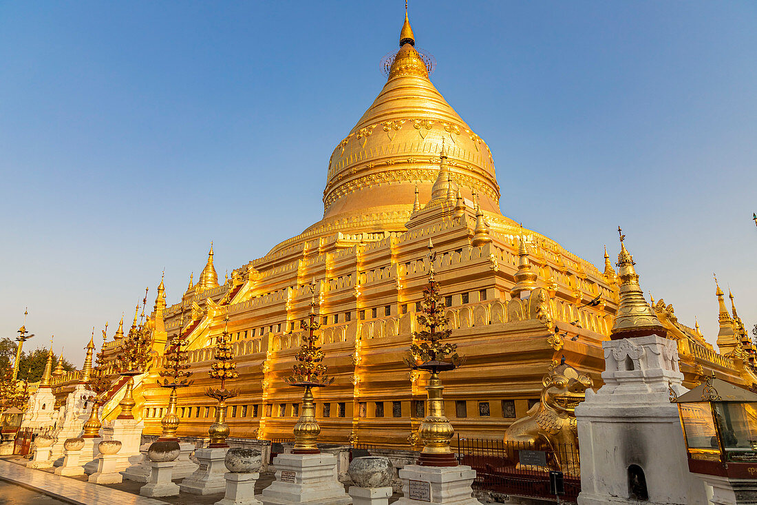 Goldene Shwezigon Pagode, Bagan, Myanmar