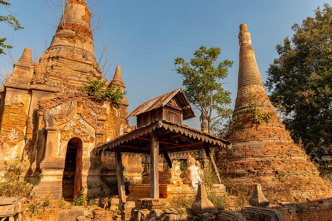 Ancient stupa ruins &quot;Nyaung Ohak&quot; in the evening light at Inle Lake, Nyaung Shwe, Myanmar