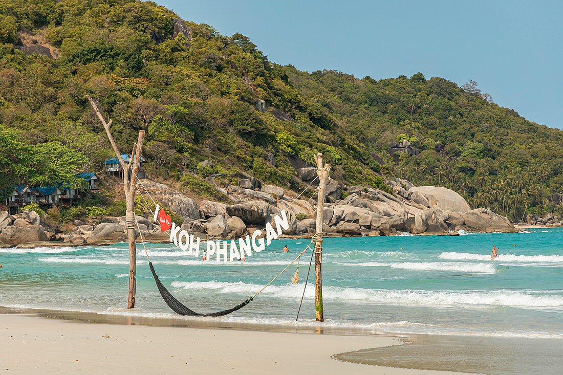 &quot;I love Koh Phangan&quot; Schlld and hammock on Haad Rin beach in the south, Koh Phangan. Thailand