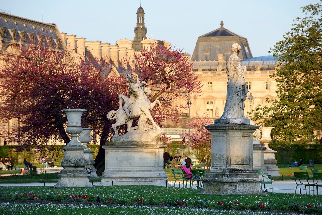Frankreich, Paris, Stadtgebiet, UNESCO Weltkulturerbe, abends in den Gärten der Tuilerien