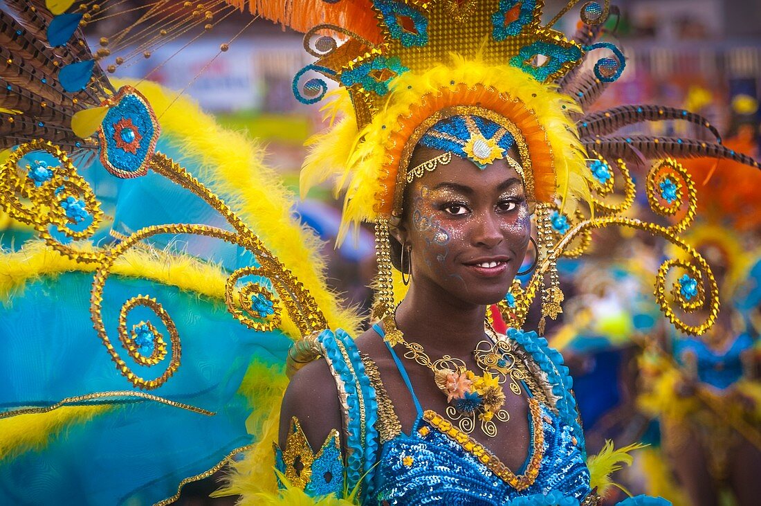 Frankreich, Guadeloupe, Grande-Terre, Pointe-à-Pitre , Tänzer der Karukera Stars Band aus Lamentin, während der Abschlussparade der Fastnacht