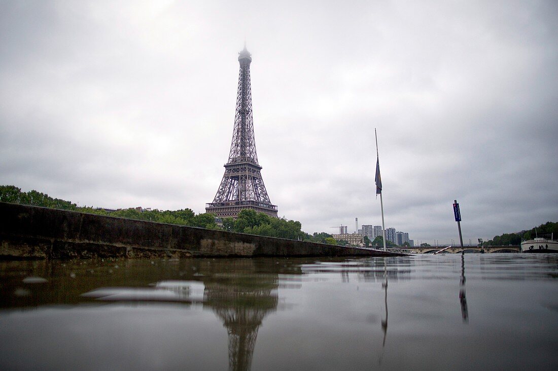 France, Paris, area listed as World Heritage by UNESCO, the flood of the Seine river on June 3, 2016 with a height near 5,80m, the Eiffel Tower