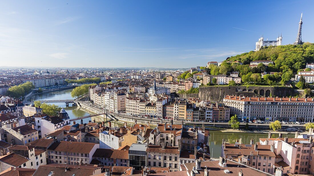 France, Rhone, Lyon, historical site listed as World Heritage by UNESCO, the Croix Rousse district, the Saint Paul district and Saint-Paul church at the edge of the Saone in the Vieux Lyon (Old Town) overlooked by Notre Dame de Fourviere basilica