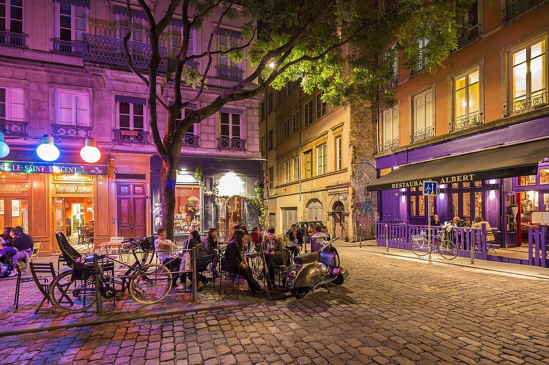 France, Rhone, Lyon, restaurant bar Le Vin des Vivants and restaurant Chez Albert place Fernand Rey