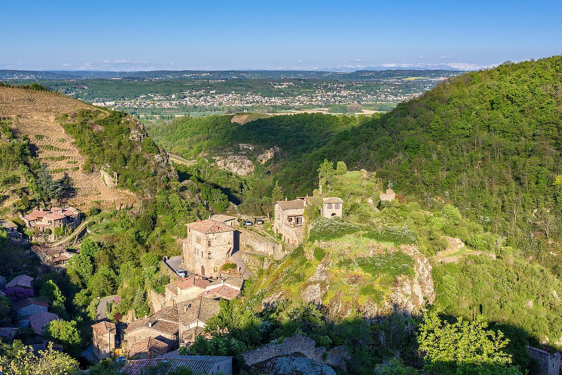 France, Loire, Pilat Regional Nature Park, Malleval, medieval village hanging on a rocky outcrop overlooking the gorges of Batalon