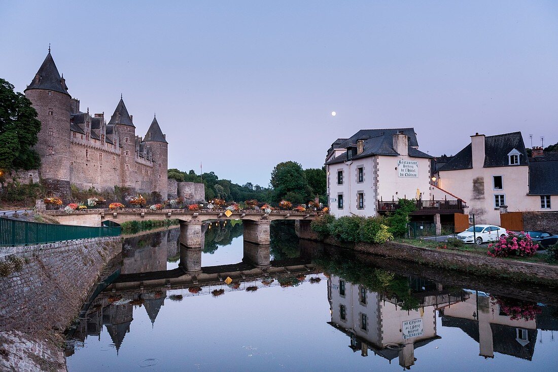 France, Morbihan, Josselin, the castle and canal Nantes to Brest at dusk