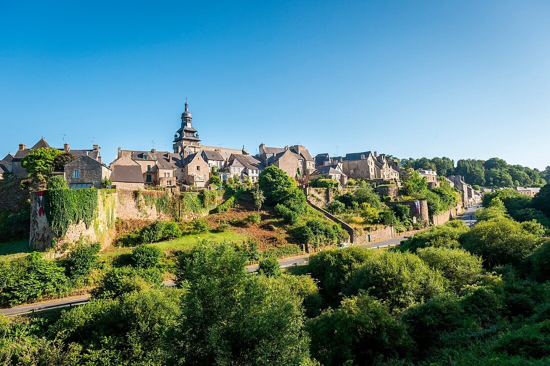 Frankreich, Côtes-d'Armor, Moncontour, Panoramablick