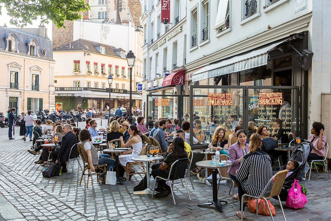 France, Paris, Montmartre district, Abbesses square