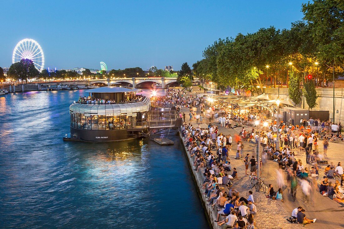 France, Paris, area listed as World Heritage by UNESCO, the New Berges at Quai d'Orsay with bar barge Flow and the Big Wheel