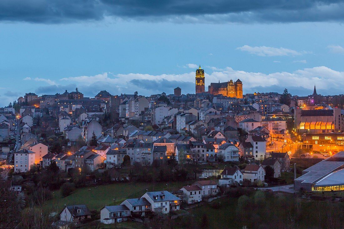 Frankreich, Aveyron, Rodez bei Nacht