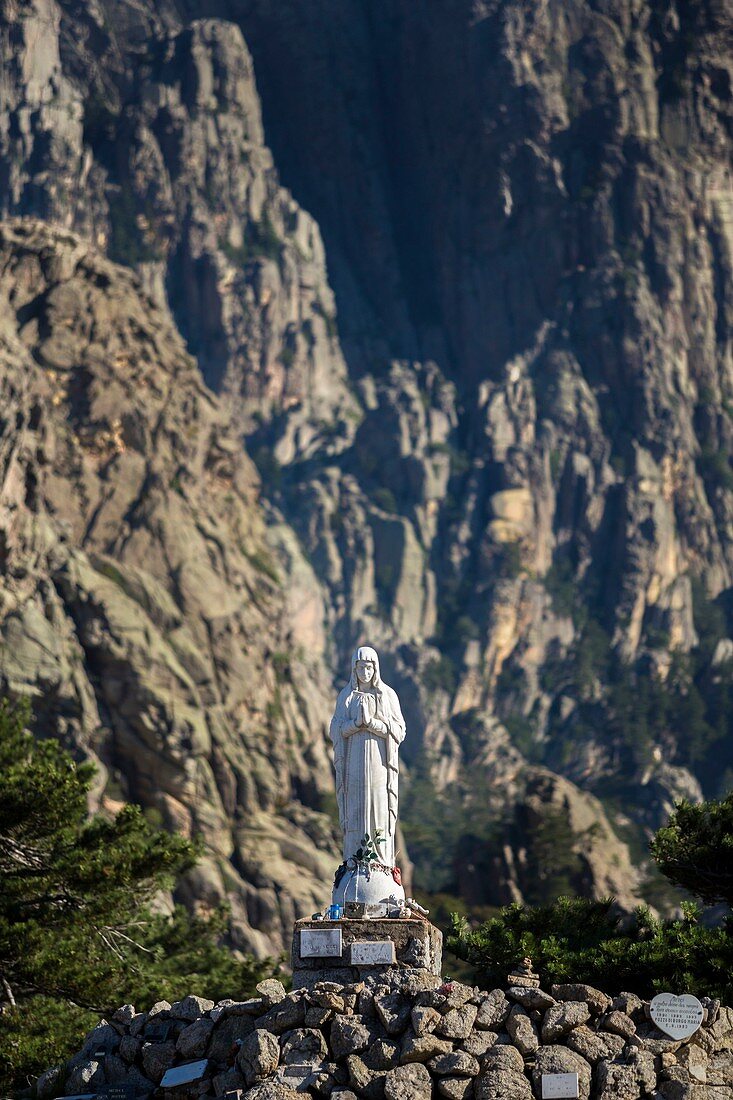 Frankreich, Corse-du-Sud, Alta Rocca, Zonza, Bavella-Pass (1218m), Statue von Notre-Dame-des-Neiges