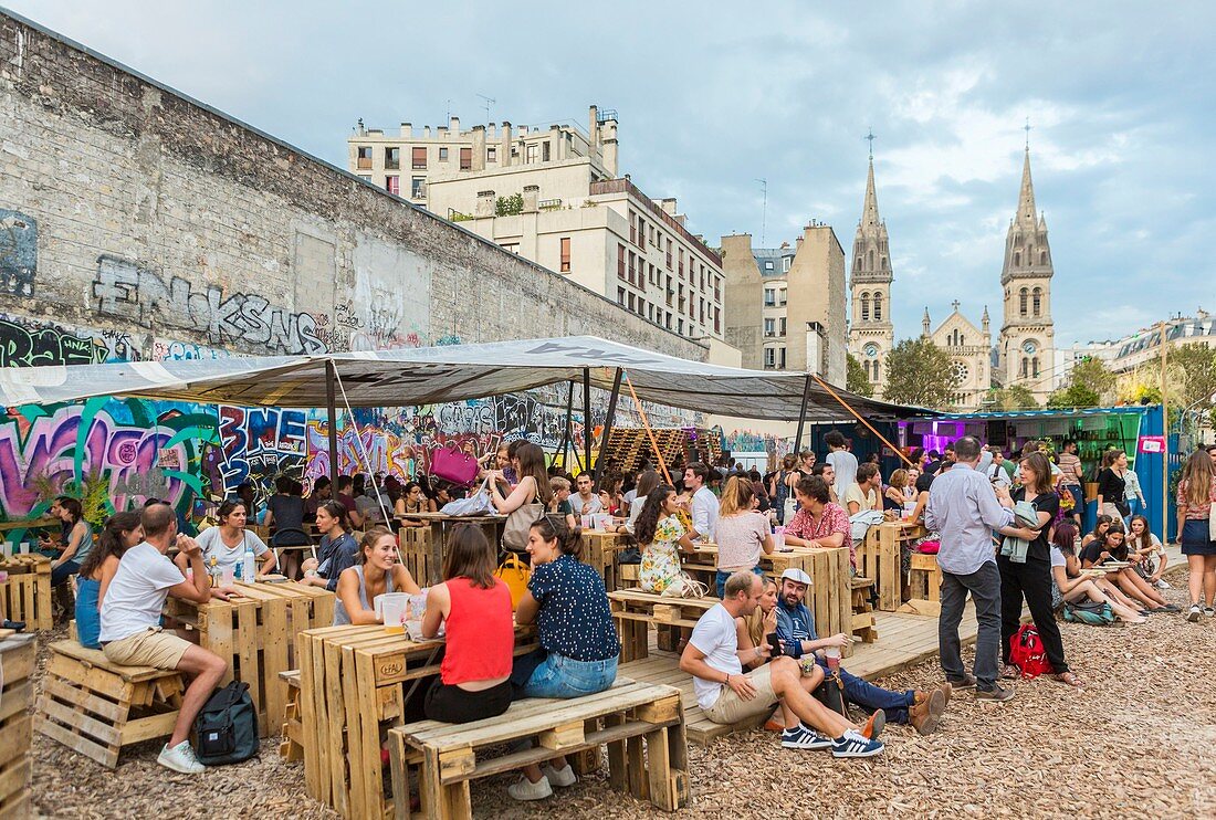 Frankreich, Paris, La Friche Richard Lenoir (Grillrestaurant, Bar) geöffnet vom 07.07.2016 bis 05.11.2016, 2018 wurde dort ein öffentlicher Garten angelegt