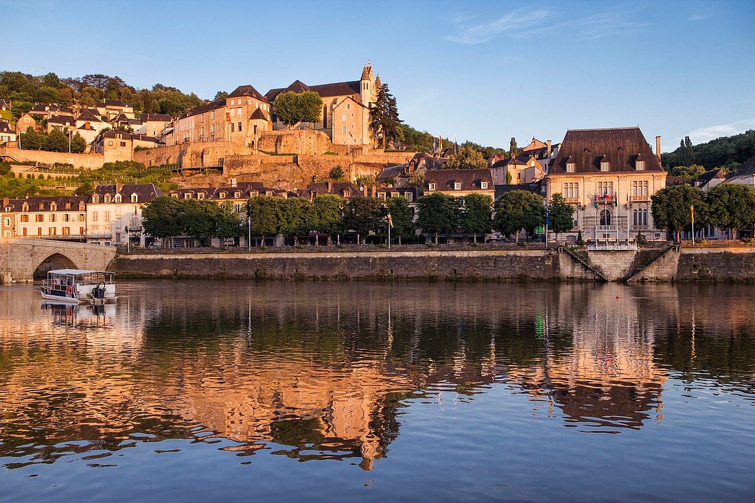 Frankreich, Dordogne, Périgord Noir, Terrasson-Lavilledieu, Stadt am Ufer des Flusses Vezere