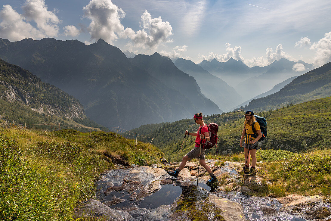 Bachquerung, Trekking del Laghetti Alpini, Tessin, Schweiz