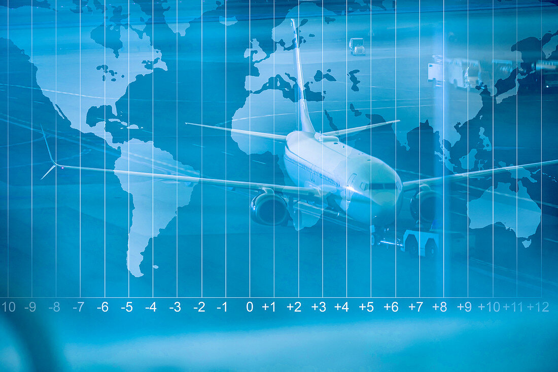 Doppelbelichtung des Flugzeugs auf Startbahn und Weltkarte
