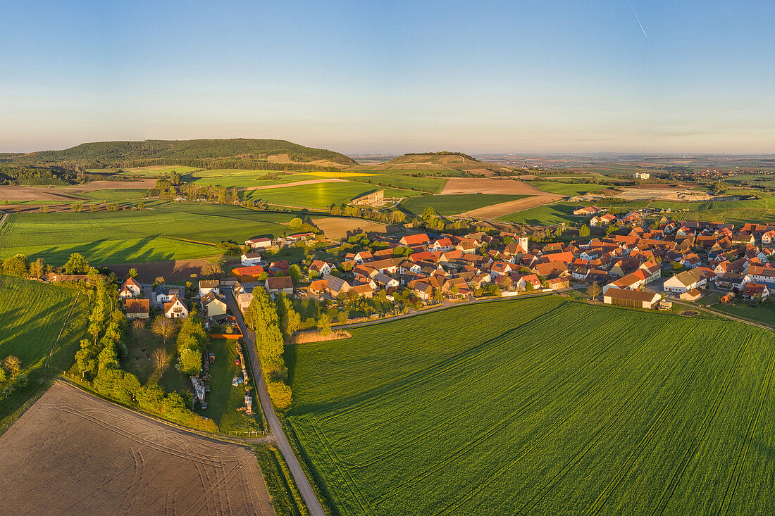 Luftbild von Nenzenheim, Kitzingen, Unterfranken, Franken, Bayern, Deutschland, Europa