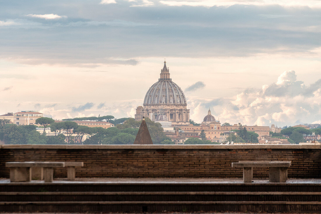 Blick vom Orangengarten auf den Petersdom, Rom, Lazio, Italien, Europa