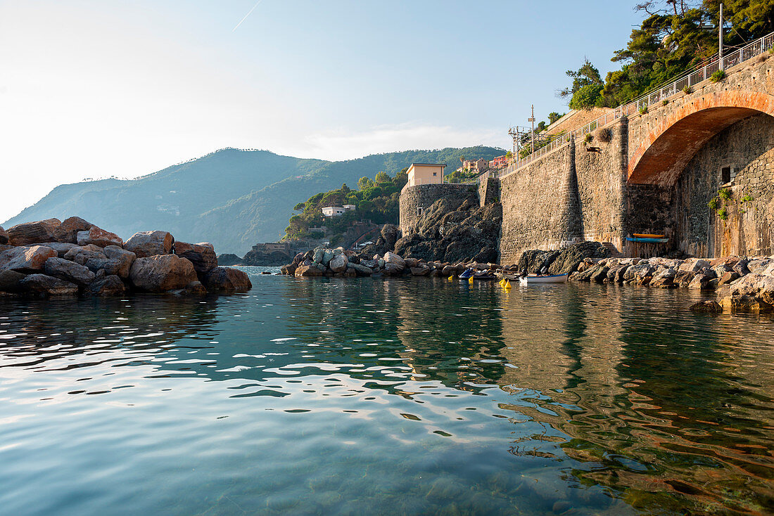 Framura, Provinz Spezia, Ligurien, Italien, Europa, Blick vom kleinen Hafen
