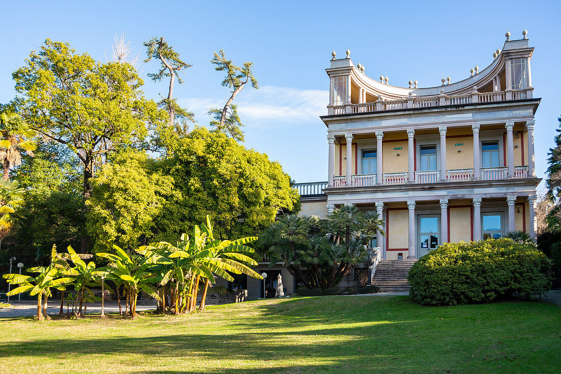 Pallanza, Lago Maggiore, Provinz Verbania, Piemont, Italien, Europa, Villa Giulia mit Park, entworfen vom italienischen Architekten Giuseppe Pirovano